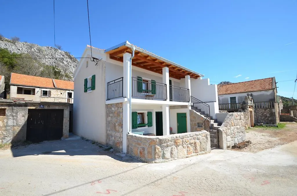 סטאריגרד-פקלניצה Holiday Home Paklenica