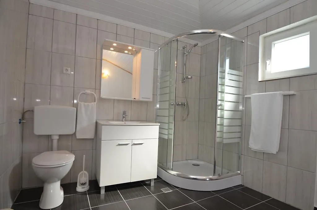 סטאריגרד-פקלניצה Holiday Home Paklenica