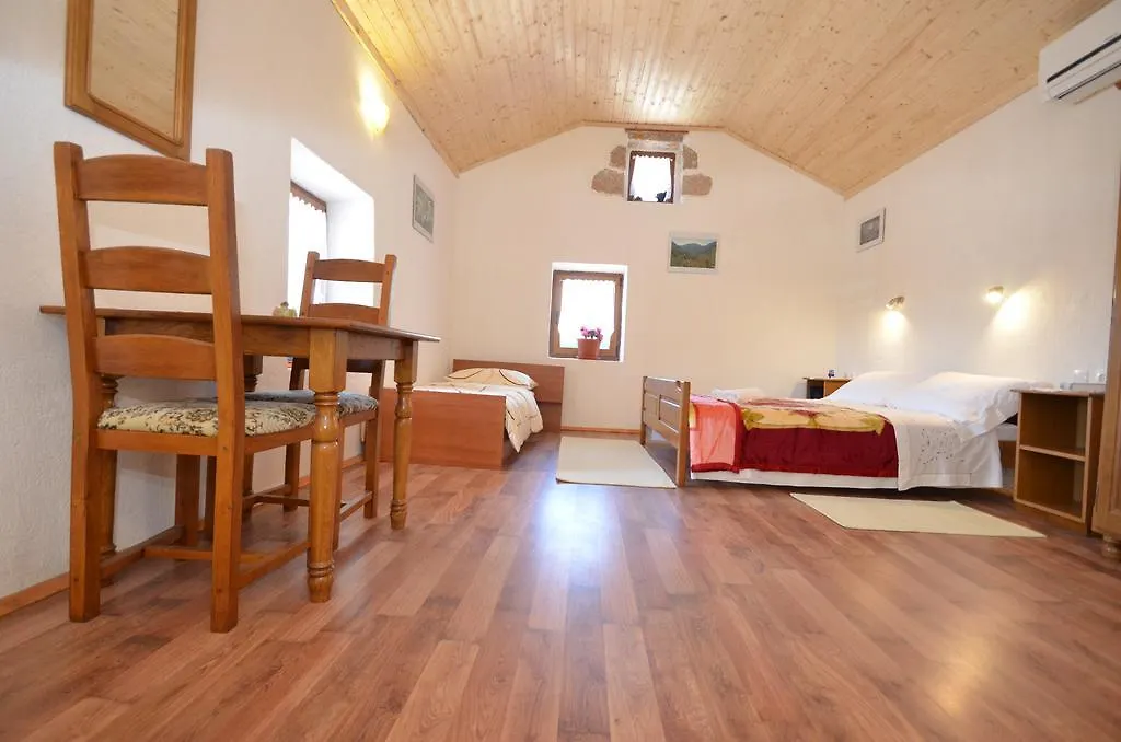 סטאריגרד-פקלניצה Holiday Home Paklenica